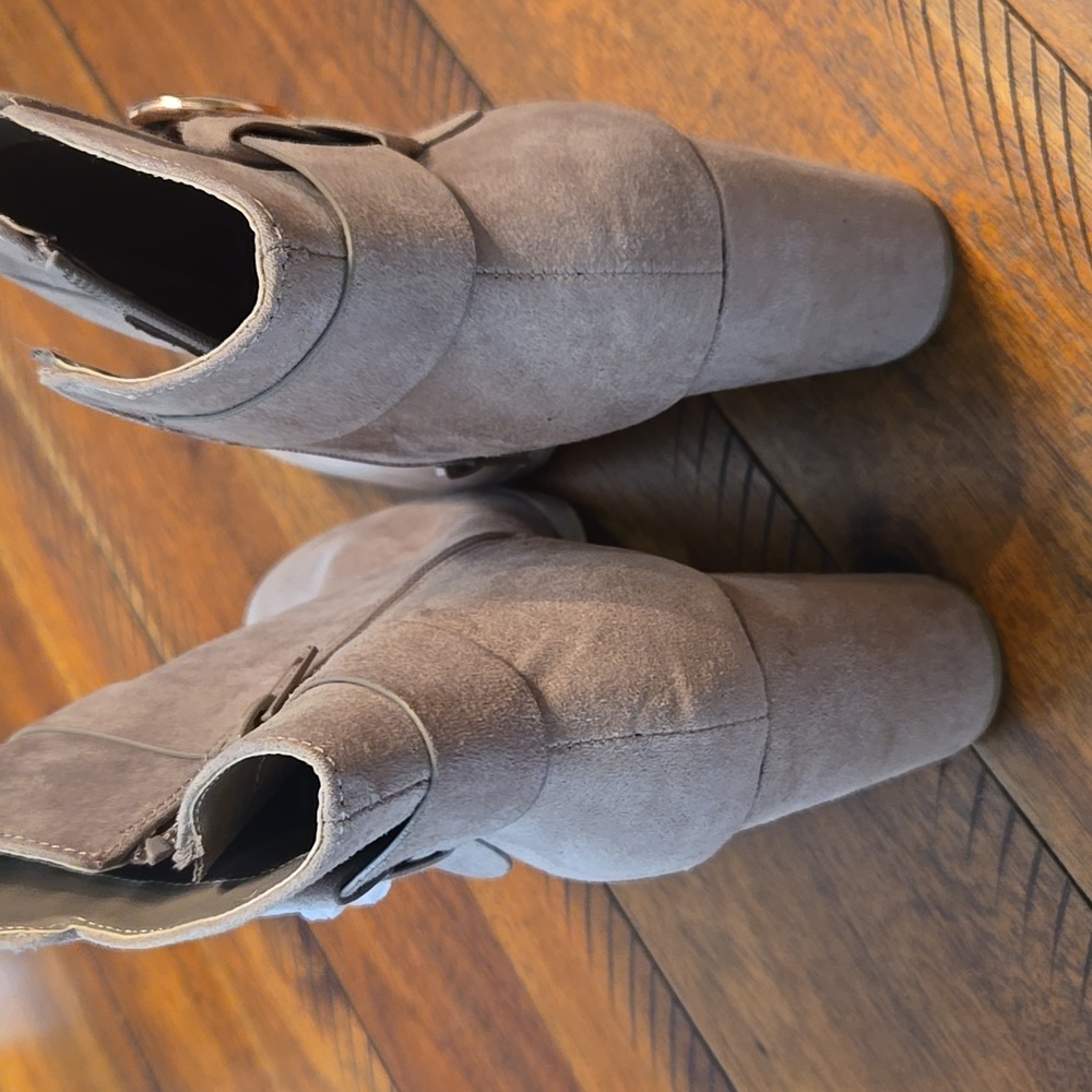 NWT LC Lauren Conrad Women's Gray Suede Heeled Boots SIZE 9.5 - Picture 6 of 7